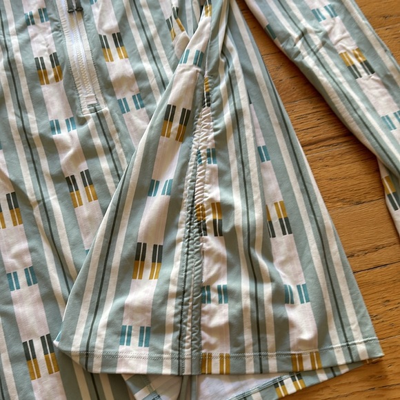 Women’s Rashguard, size small - Picture 2 of 7